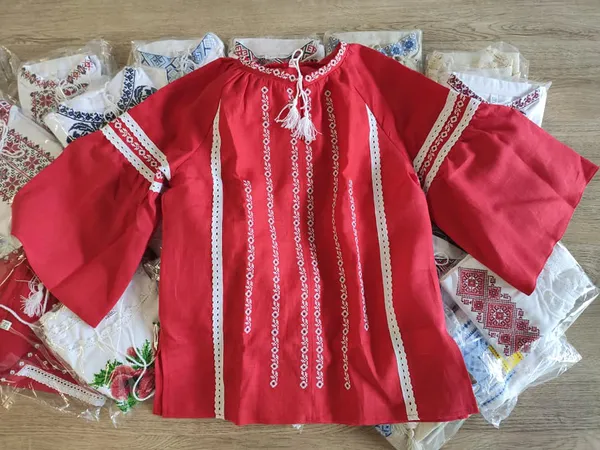 У Луцьку соціально незахищеним дітям подарували вишиванки та верхній одяг (фото)
