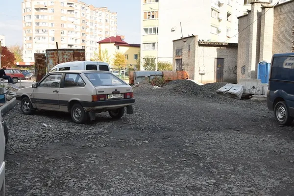 Як ремонтують прибудинкові території у Луцьку (фото)