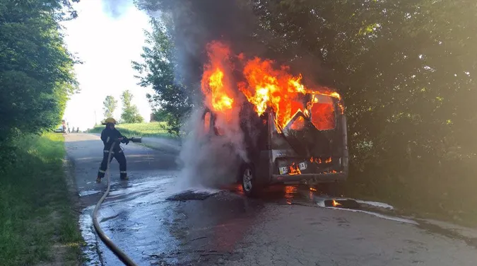 Біля Горохова горіла вантажівка (фото, відео)
