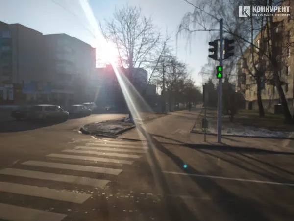 Відродження-Ветеранів-Писаревського: в Луцьку запрацював новий світлофор (фотофакт)