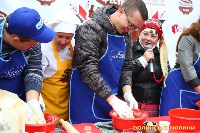На луцькому «Фестивалі національної кухні» смакували борщ та вареники (фото)