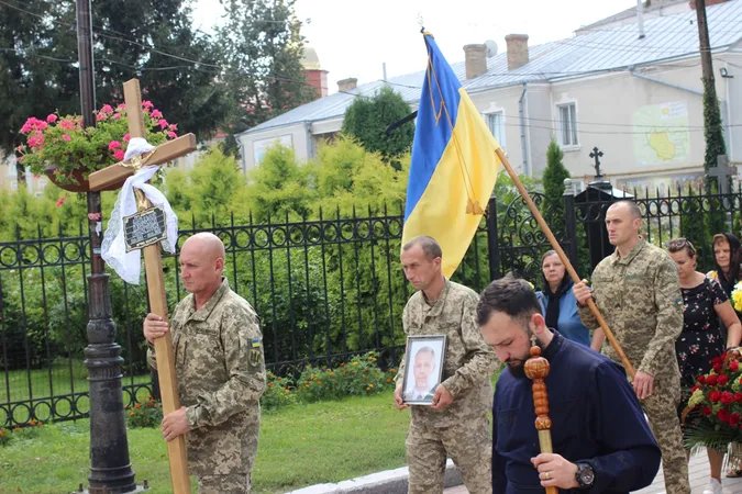 Луцьк попрощався з воїном Олександром Шевляковим, який загинув на Донеччині (фото, відео)