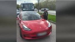 У Луцьку спіймали водія Tesla, який на камеру хизувався порушенням ПДР (відео)