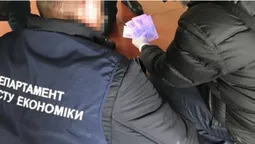 Директор волинського вишу попався на хабарі (фото)