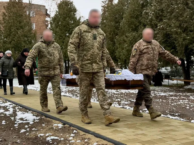 У Нововолинську попрощалися із захисником Михайлом Фроловим (фото)