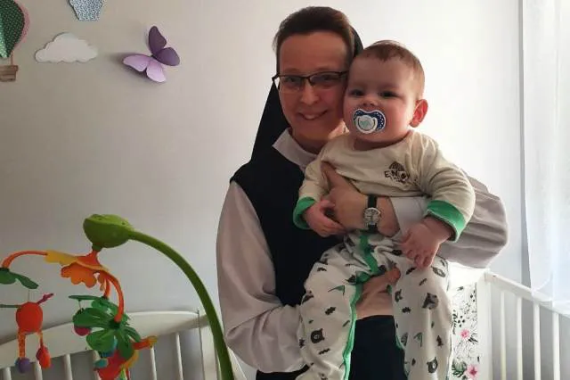 Вихованців Волинського обласного дитбудинку перевезли до Польщі (фото)