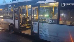 У центрі Луцька – понівечена маршрутка