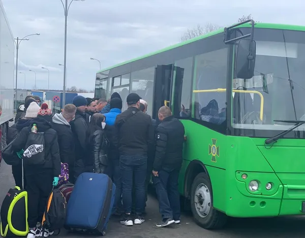 Українців на спецтранспорті доставлятимуть з «Дорогуська»  в «Ягодин»