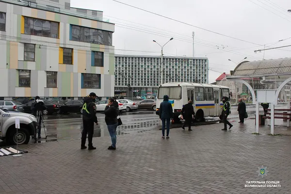 Патрульні навчали лучан правильно переходити дорогу (фото)