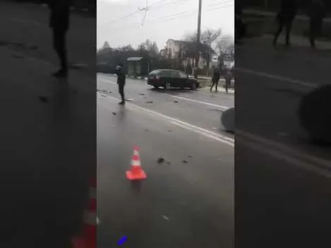 Аварія в Струмівці: «фольксваген» влетів у «рено», а «рено» відкинуло в «шкоду» (відео. оновлено)