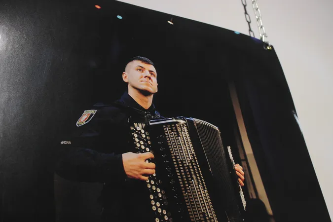 У Луцьку відкрили зворушливу виставку про життя патрульних (фото)