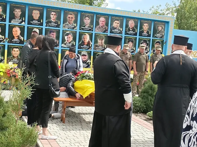 На Волині попрощались із 44-річним Героєм Олександром Нікітіним (фото)