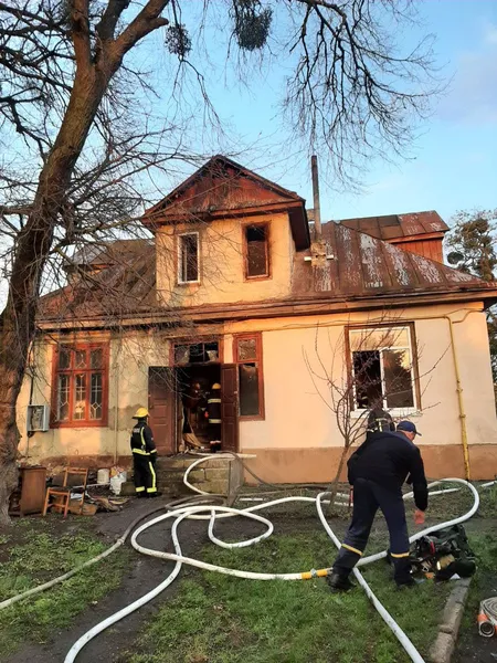 Смертельна пожежа в Луцьку: втрутилася поліція (фото)