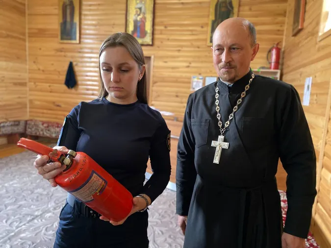 Луцькі рятувальники нагадали священнослужителям правила безпеки