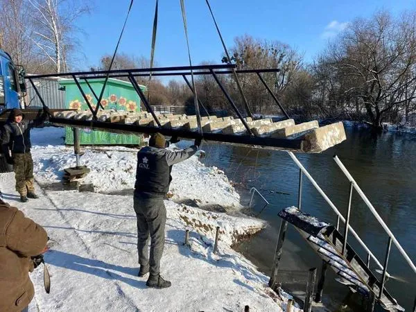 На центральному пляжі у Луцьку встановили додаткові сходи (фото)