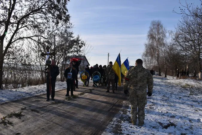 На Волині попрощалися із загиблим 31-річним воїном Павлом Акентьєвим (фото)