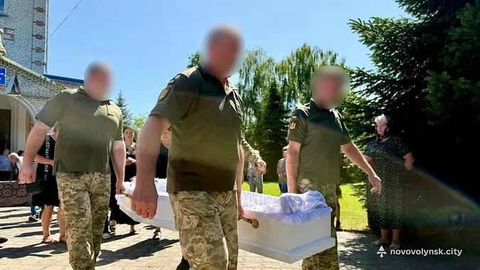 Зовсім юний: на Волині попрощалися із воїном Павлом Молодшим (фото)