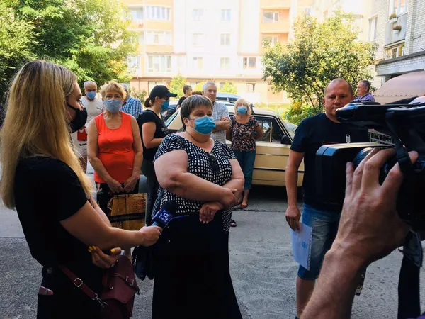 Квартира чи кафе: продовження скандалу на Кравчука у Луцьку (фото)