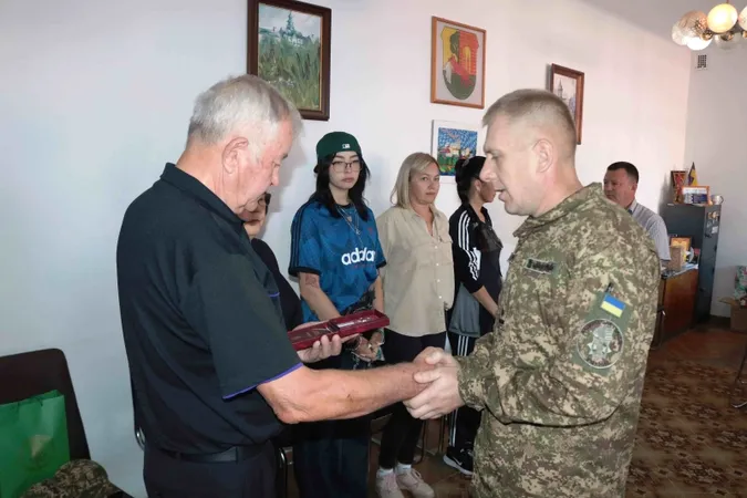 У Горохові рідним полеглого воїна вручили орден «За мужність» (фото)