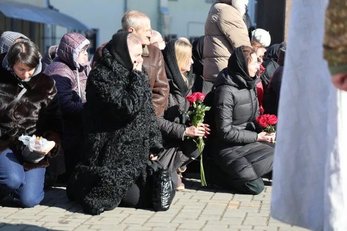 У Луцьку попрощалися із загиблими воїнами Владиславом Петруком та Андрієм Серганчуком (фото)
