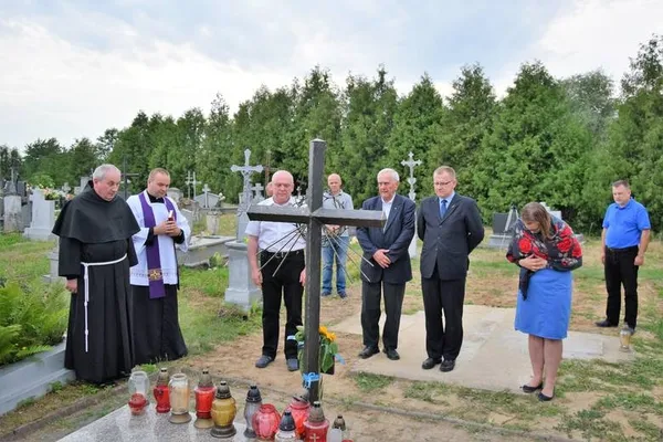 У Польщі відновили хрест із зруйнованого пам'ятника українцям (фото)