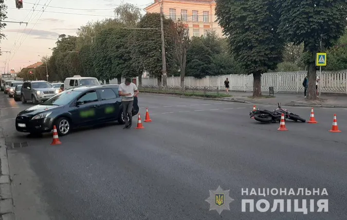 На Перемоги в Луцьку легковик зіткнувся з мотоциклом