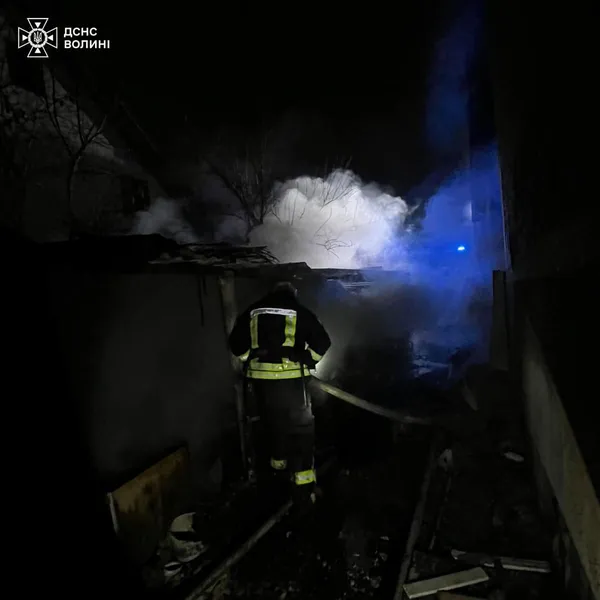 Увечері під Луцьком горів житловий будинок (фото)
