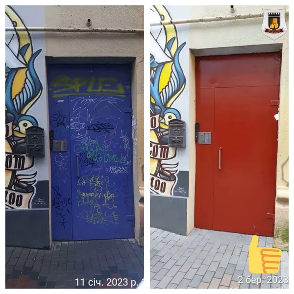 Не минуло й пів року: комунальників змусили пофарбувати двері в центрі Луцька (фото)