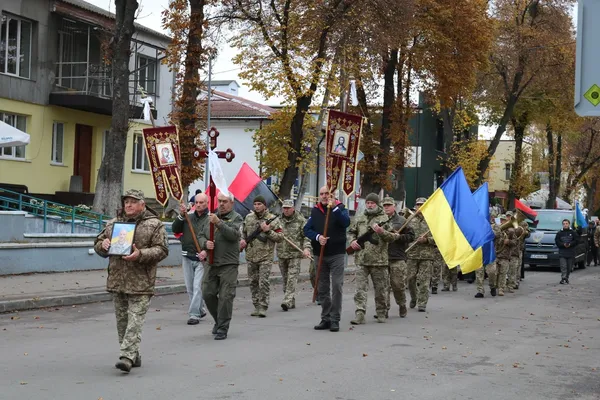 Загинув понад 2 роки тому: на Волині в останню дорогу провели полеглого воїна Костянтина Клюбу (відео)
