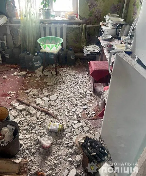На Донбасі обстріляли дитсадок з дітьми і будинки, поранена жінка (фото, відео)