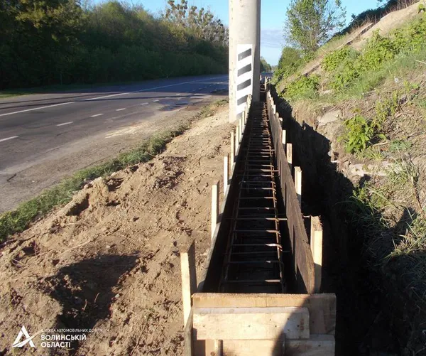 Показали, як кладуть асфальт у Ківерцівському районі (фото)