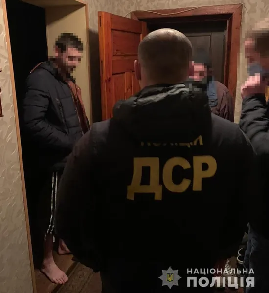 «Обчищали» офіси й банкомати: затримали групу крадіїв, яка орудувала на Волині