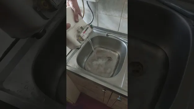 Вода замість вогню: на Волині горе-майстер залишив сусідів без газу (відео)