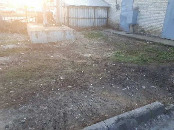 У Луцьку підприємці та водії маршруток захаращують територію біля «Слона» (фото)