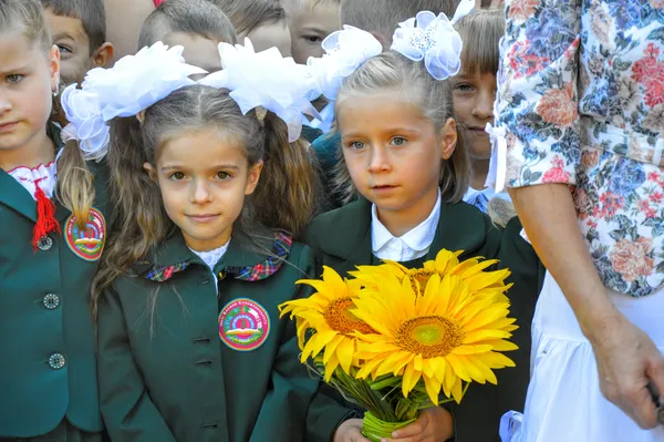 «Сонний» і «квітковий» перший дзвоник в луцьких школах (фото)