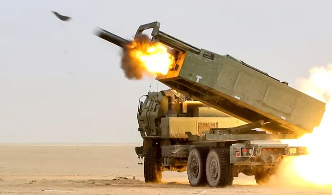 За допомогою HIMARS ЗСУ вже знищили 50 російських складів із боєприпасами