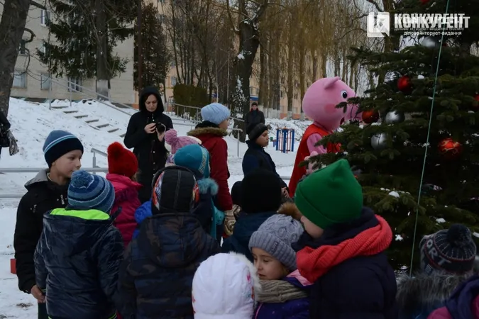Бізнесмен подарував маленьким лучанам різдвяну казку