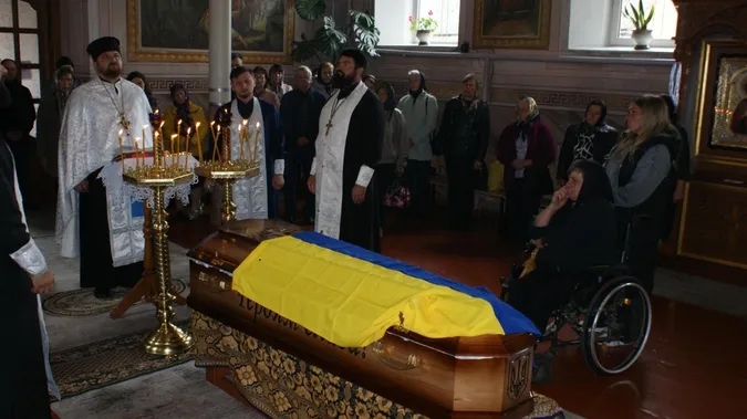 Купив будинок, а пожити не встиг: на Волині попрощалися з Героєм Віталієм Гандзюком (фото)