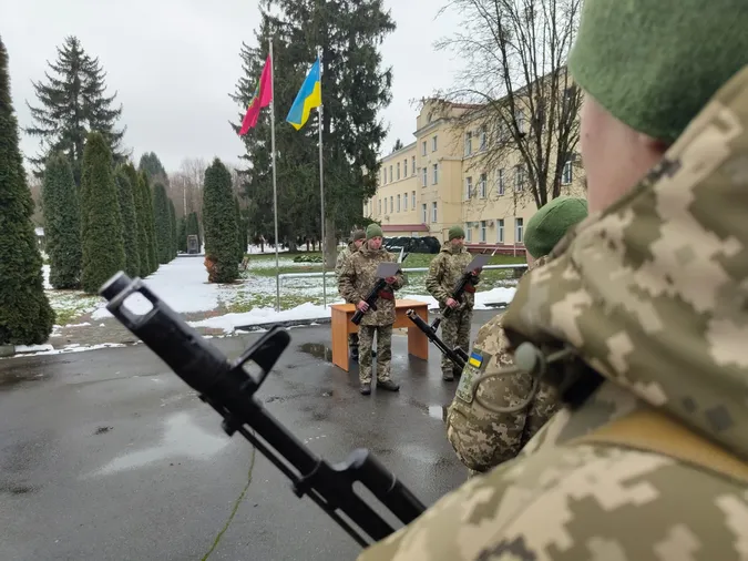 І волиняни, і переселенці: у Луцьку прикордонники склали присягу (фото)