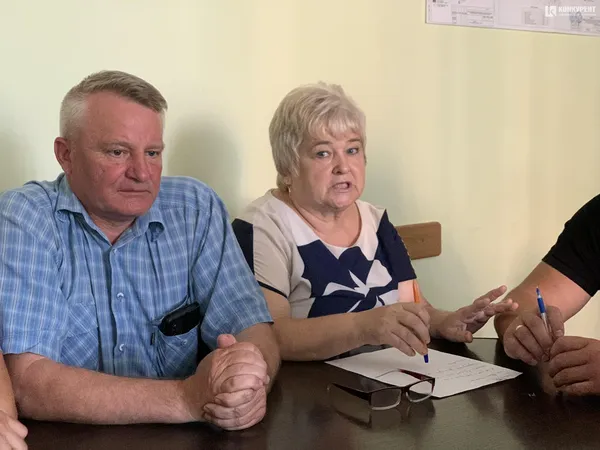 Військові прийшли на «розбірки» з мером Ківерців через скандальний стадіон (фото, відео)