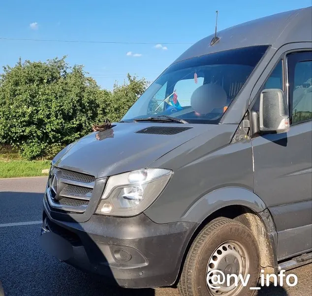 У Нововолинську під колеса буса потрапив 12-річний велосипедист – дитину забрала «швидка» (фото)