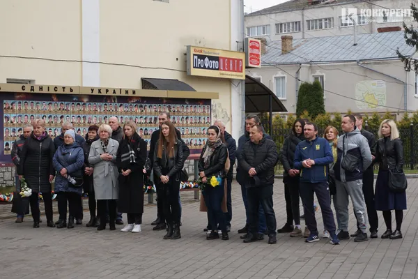 Він хотів би, щоб ми посміхались: Луцьк попрощався із Героєм Андрієм Романовим (фото)