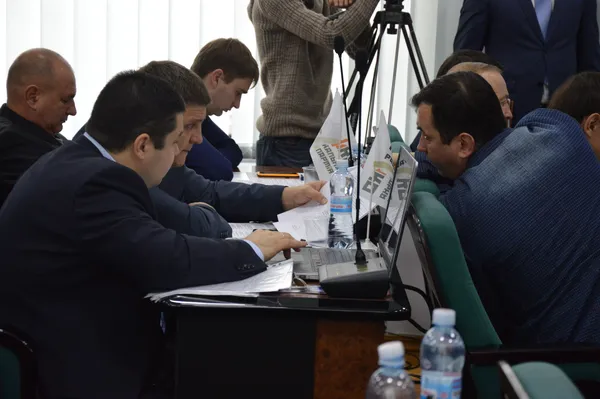 Важкі рішення луцьких депутатів, або Дводенний сесійний марафон. Репортаж