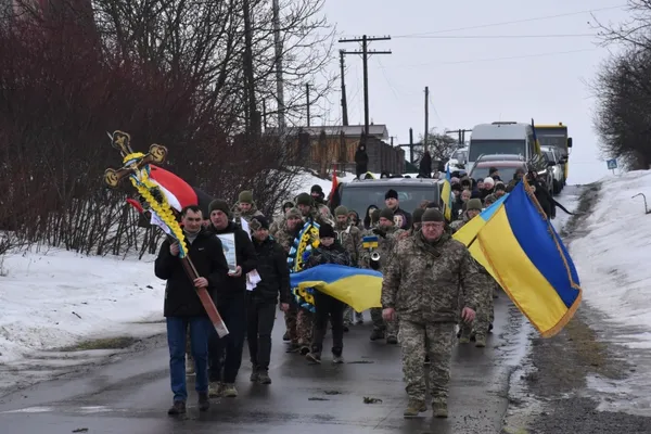 Через пів року після загибелі: Волинь попрощалася з воїном Юрієм Коновалом (фото)