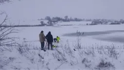 Один із них провалився у воду: на Волині двоє дітей застрягли на кризі (фото)
