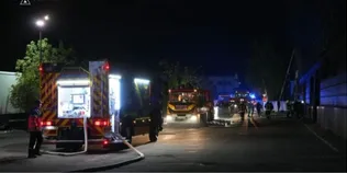 У Луцьку ліквідували пожежу в «Адреналін Сіті»: рятувальники розбирають конструкції (фото)