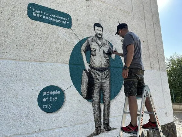 В Ужгороді стіну школи прикрасив мурал від луцького художника (фото)