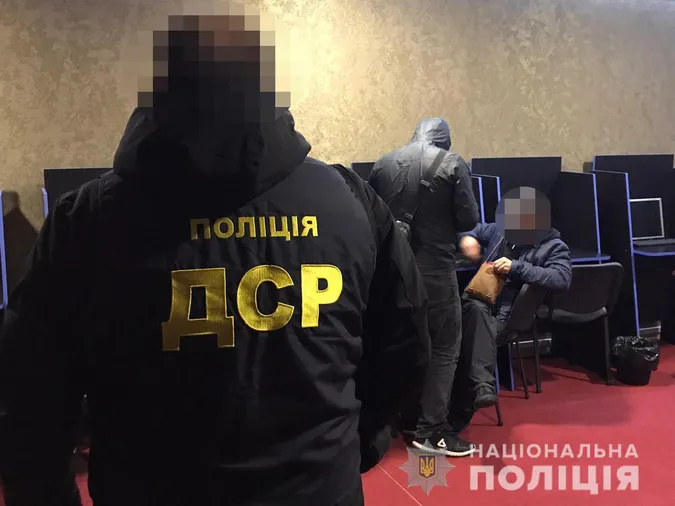 У Луцьку накрили казино, яке видавало себе за кафе (фото)