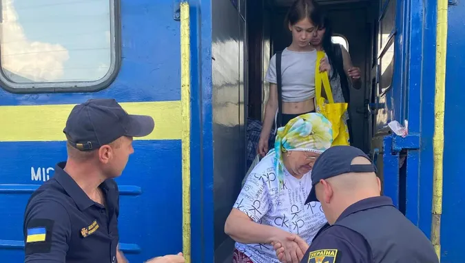 На Волині зустріли евакуаційний потяг з Харківщини (фото)