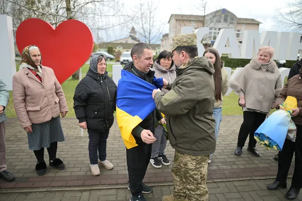 На Волині зустріли захисника Василя Мартинюка, який провів у полоні 16 місяців (фото)